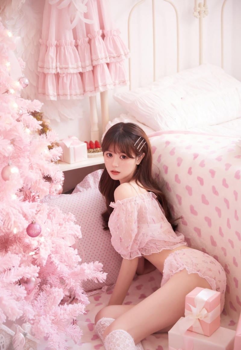 粉嫩小妹香肩美腿唯美梦幻图片