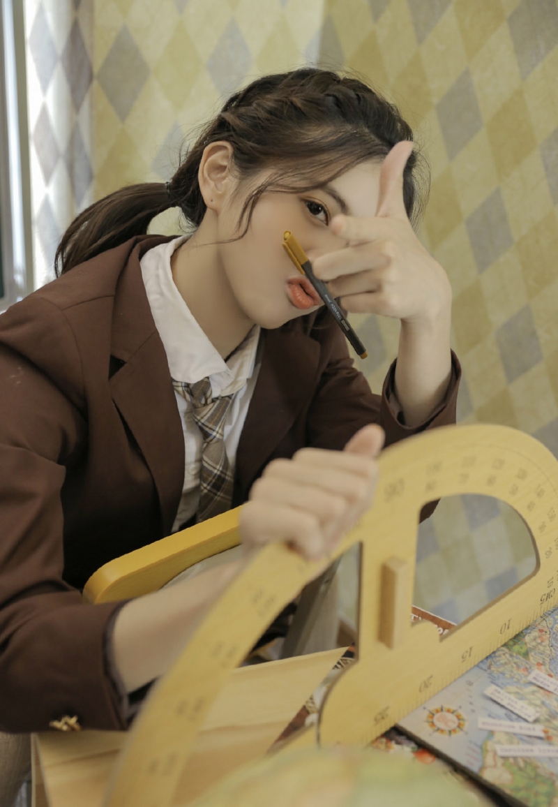 校园女神学生制服俏皮可爱写真