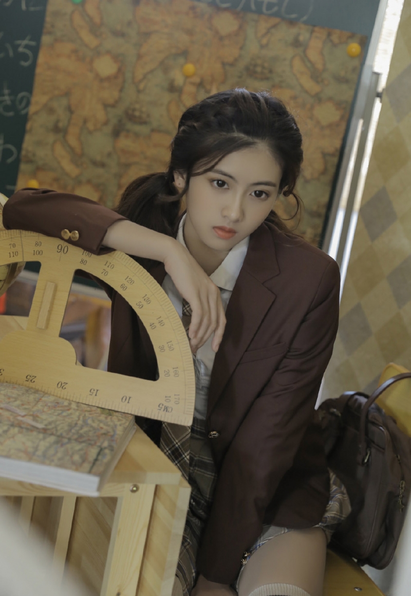 校园女神学生制服俏皮可爱写真