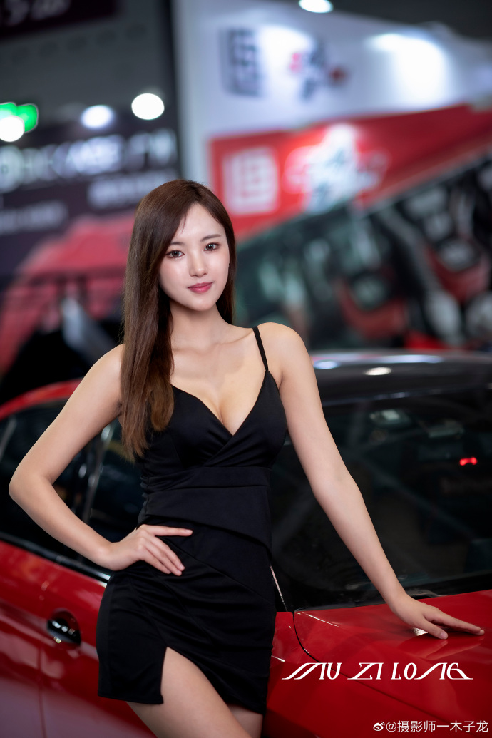 高跟美腿美女车模翘臀诱惑套图