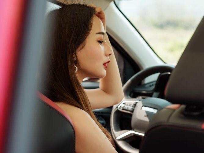 美女车模深沟美乳性感火辣私拍