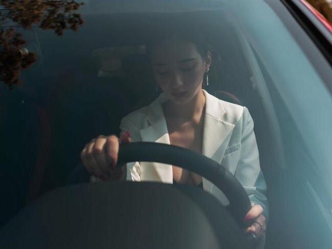 美女车模深沟美乳性感火辣私拍