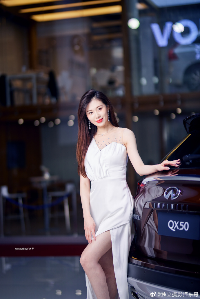 美女车模性感高跟极品美腿私拍