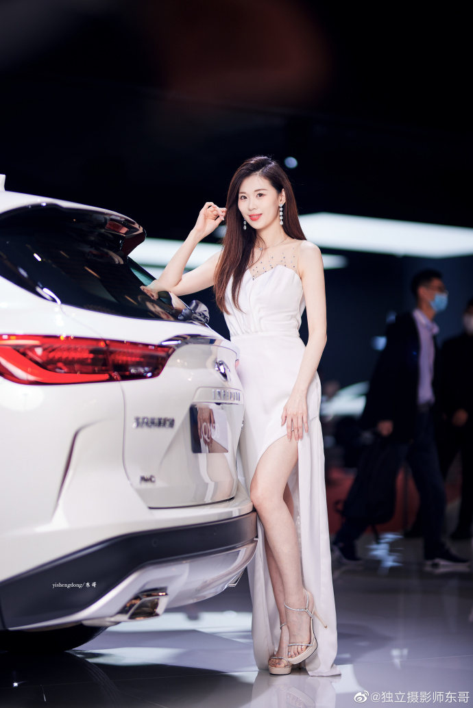 美女车模性感高跟极品美腿私拍