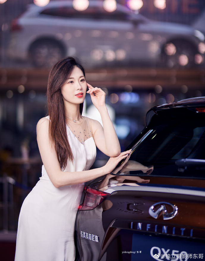 美女车模性感高跟极品美腿私拍