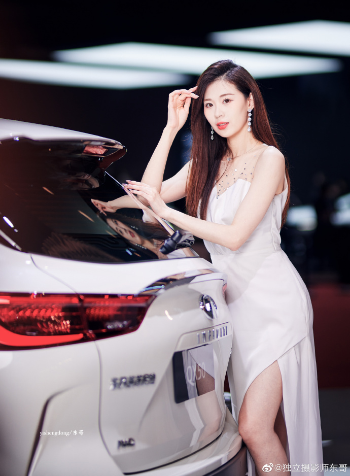 美女车模性感高跟极品美腿私拍