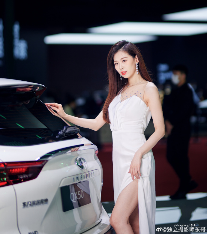 美女车模性感高跟极品美腿私拍