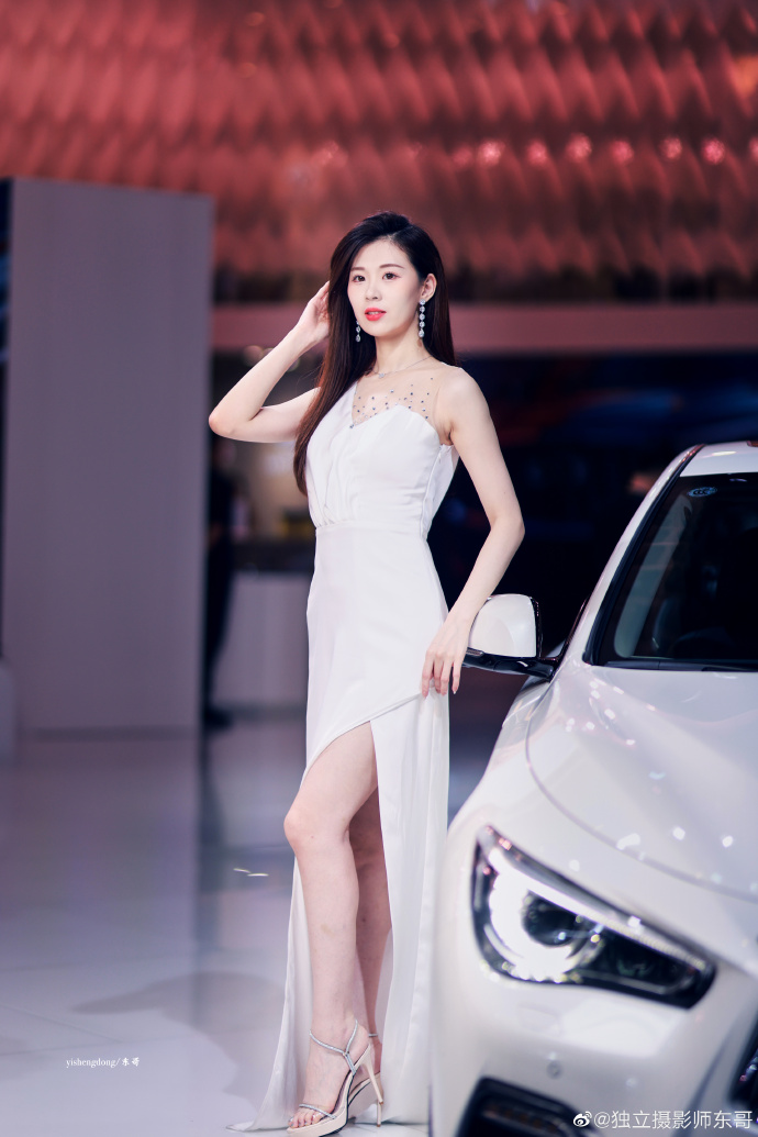 美女车模性感高跟极品美腿私拍