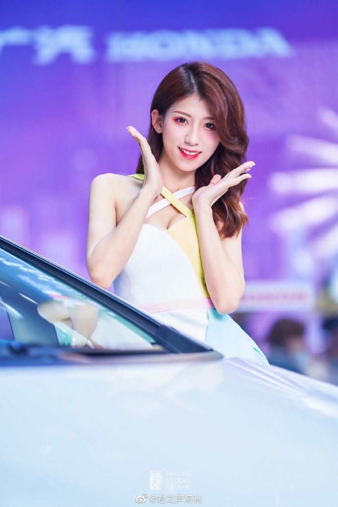 美女车模深沟美乳高跟美腿私拍