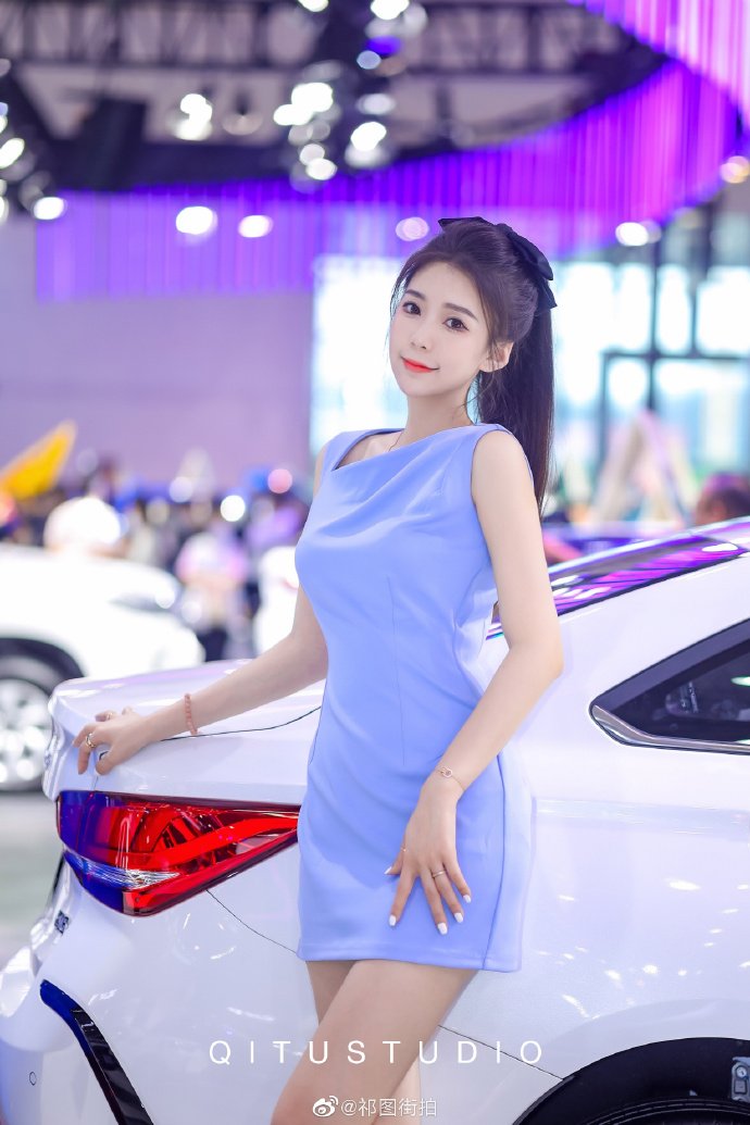 肤白貌美美女车模高跟美腿私拍