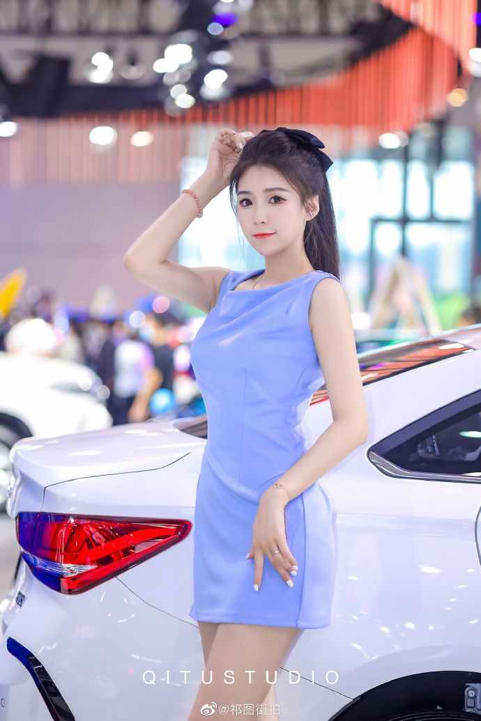 肤白貌美美女车模高跟美腿私拍