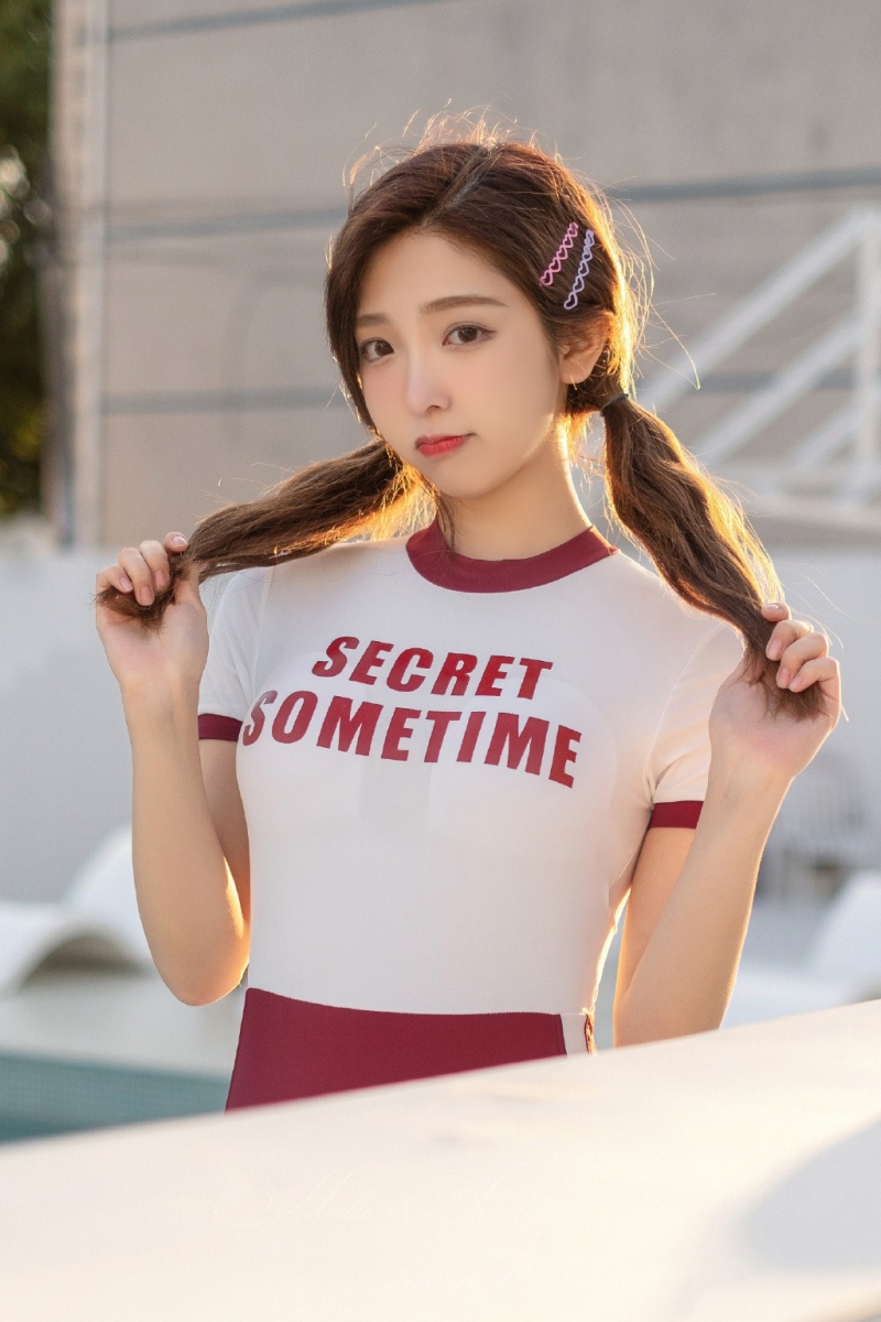 童颜巨乳美女萝莉美腿翘臀套图