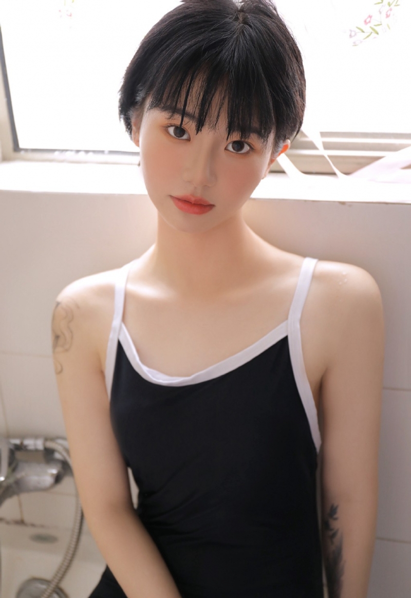 湿身美女美腿玉足极品销魂写真