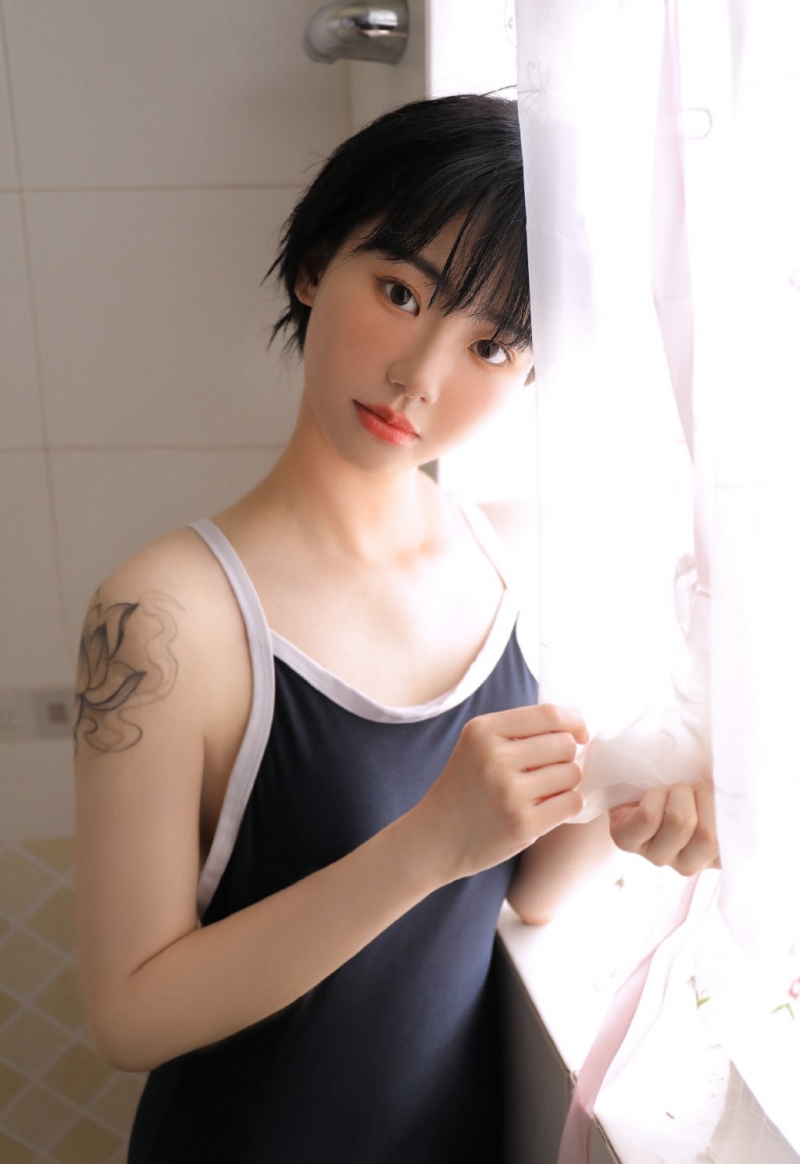 湿身美女美腿玉足极品销魂写真