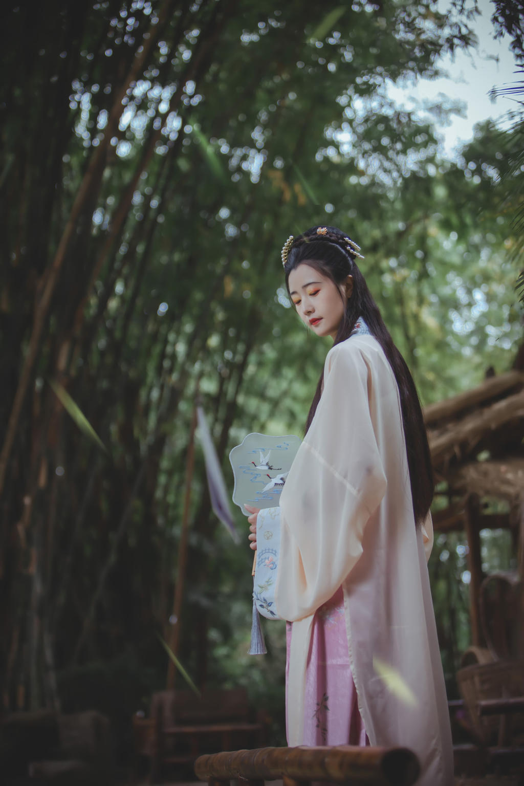 长发及腰汉服美女唯美古风摄影