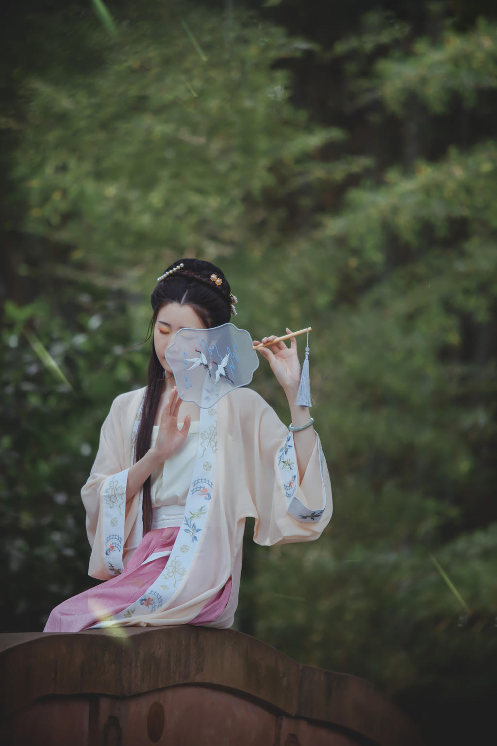 长发及腰汉服美女唯美古风摄影