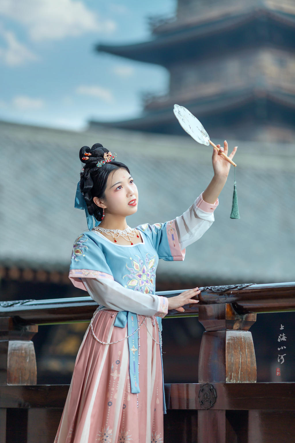 汉服美女翩翩起舞唯美古风摄影