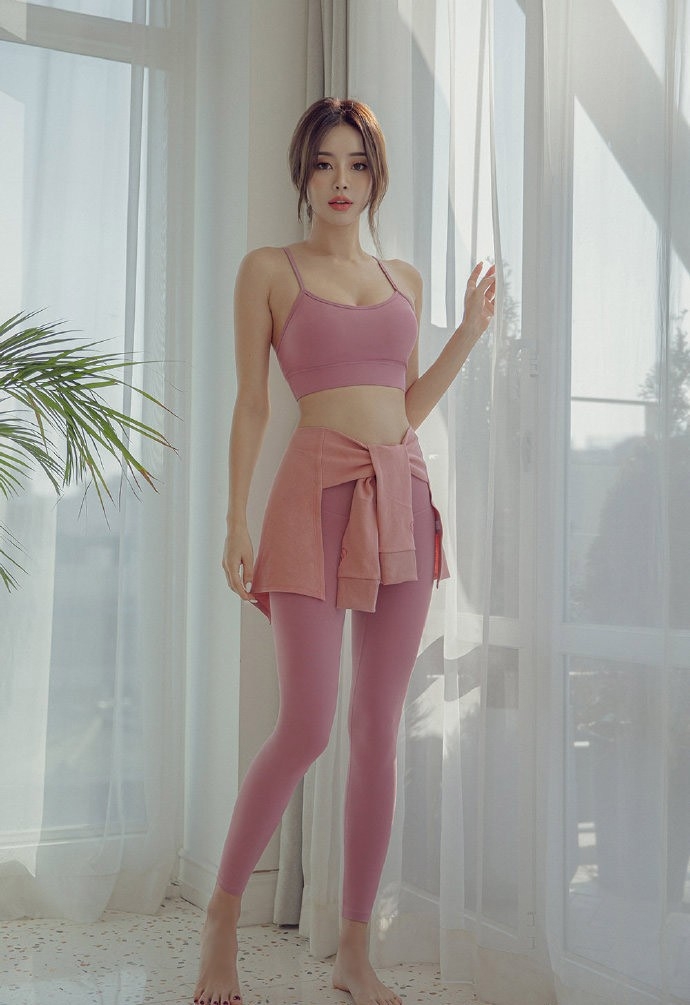 大长腿美女性感小蛮腰人体艺术