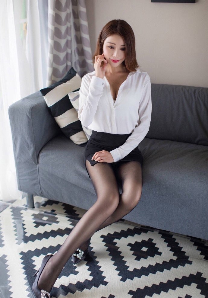 黑丝制服美女少妇高跟美腿辣图