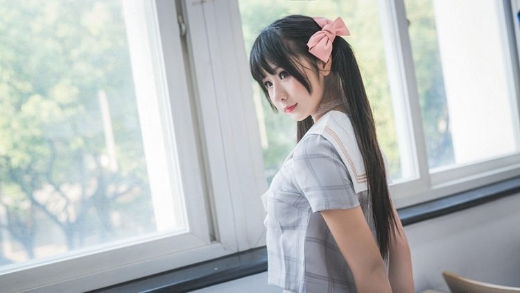 双马尾美女学生妹白丝美腿写真