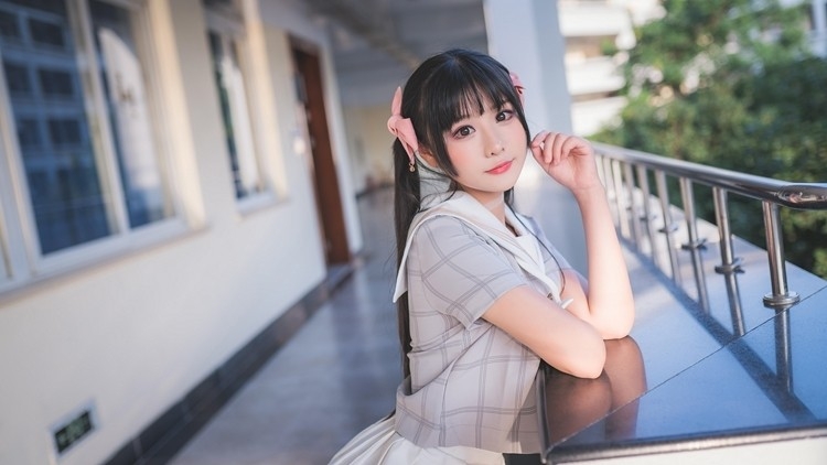 双马尾美女学生妹白丝美腿写真