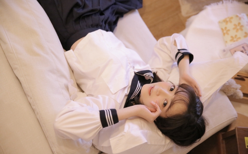 JK制服美女学生妹黑丝美腿写真