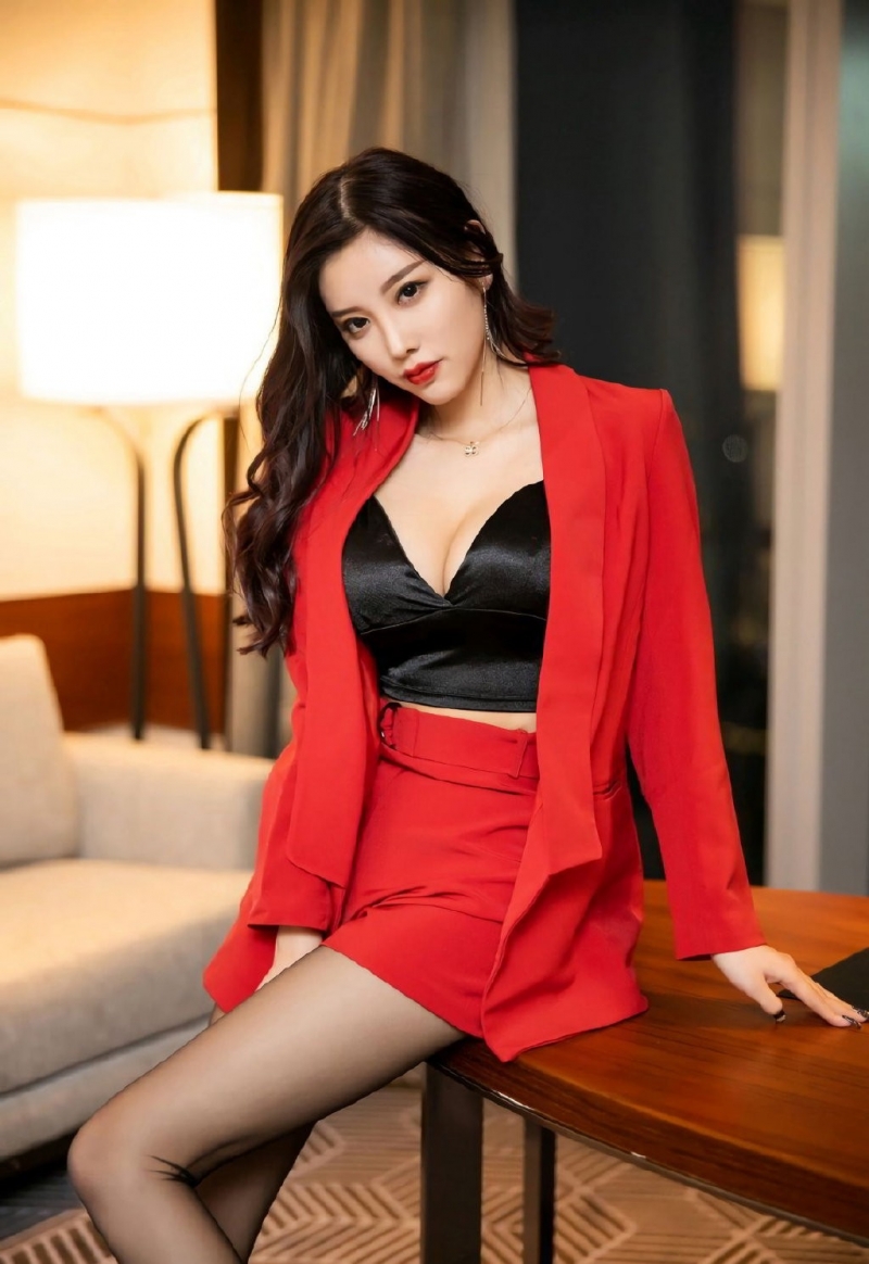 性感美少妇杨晨晨黑丝美腿热图