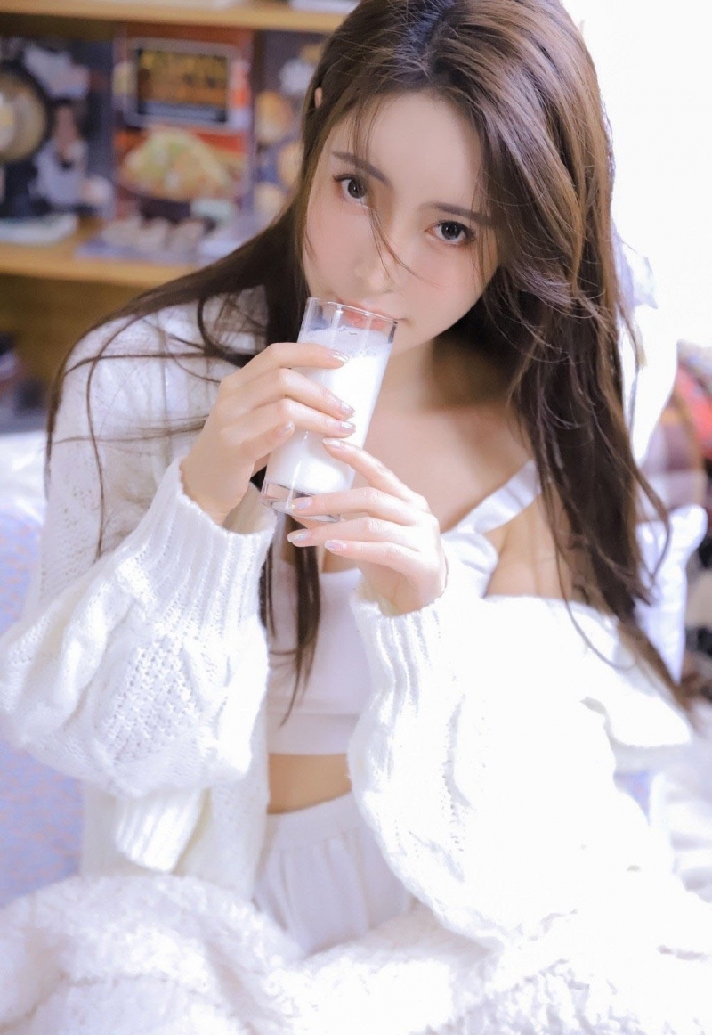 白丝美女小蛮腰大长腿精选图片