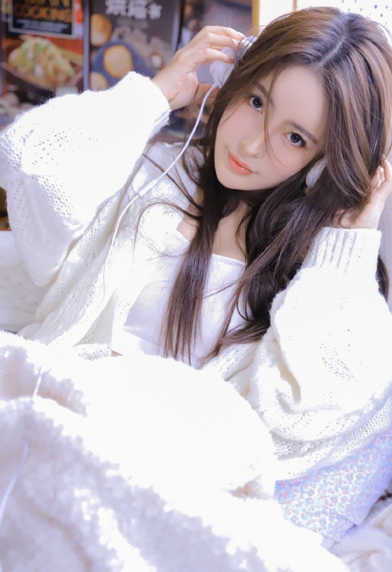 白丝美女小蛮腰大长腿精选图片