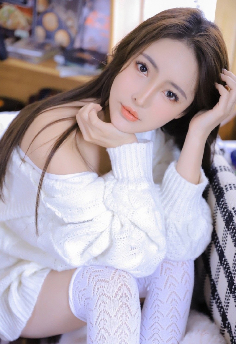 白丝美女小蛮腰大长腿精选图片