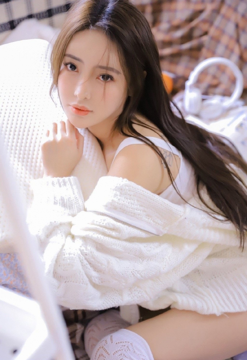 白丝美女小蛮腰大长腿精选图片