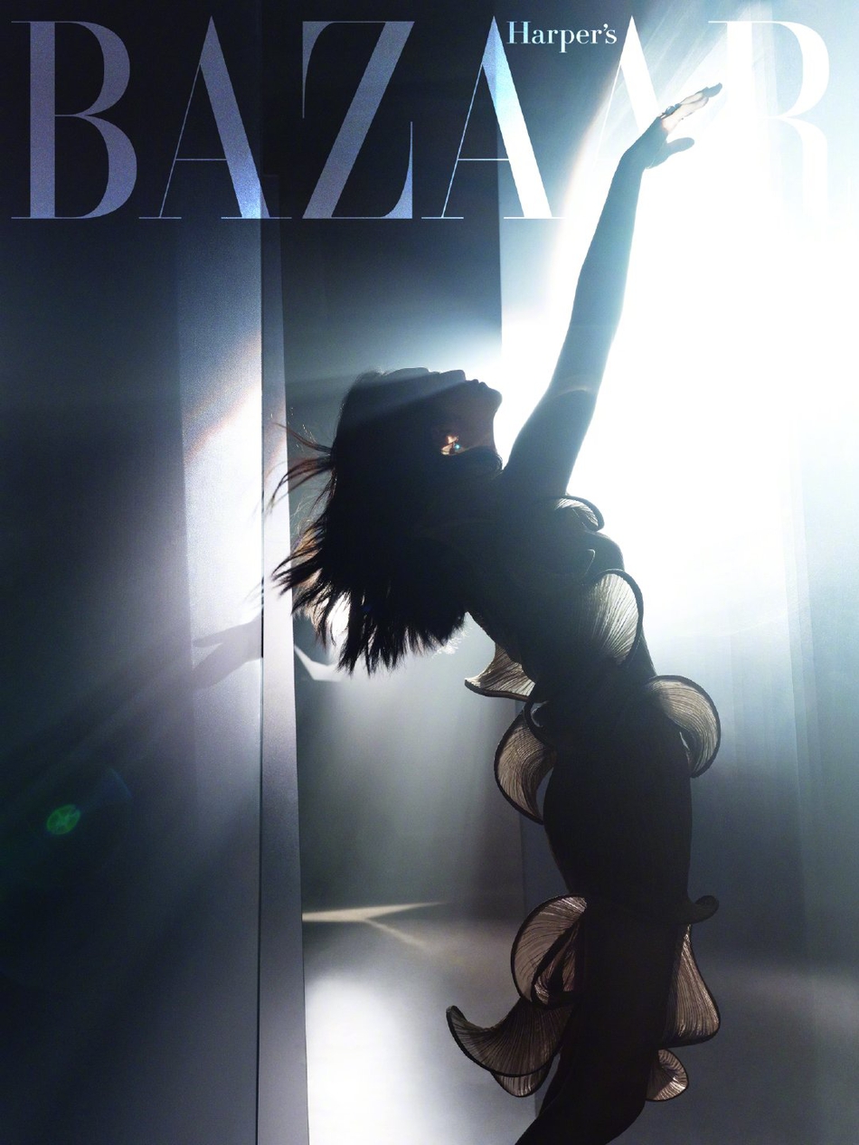 姚晨黑白光影自由舞动杂志写真