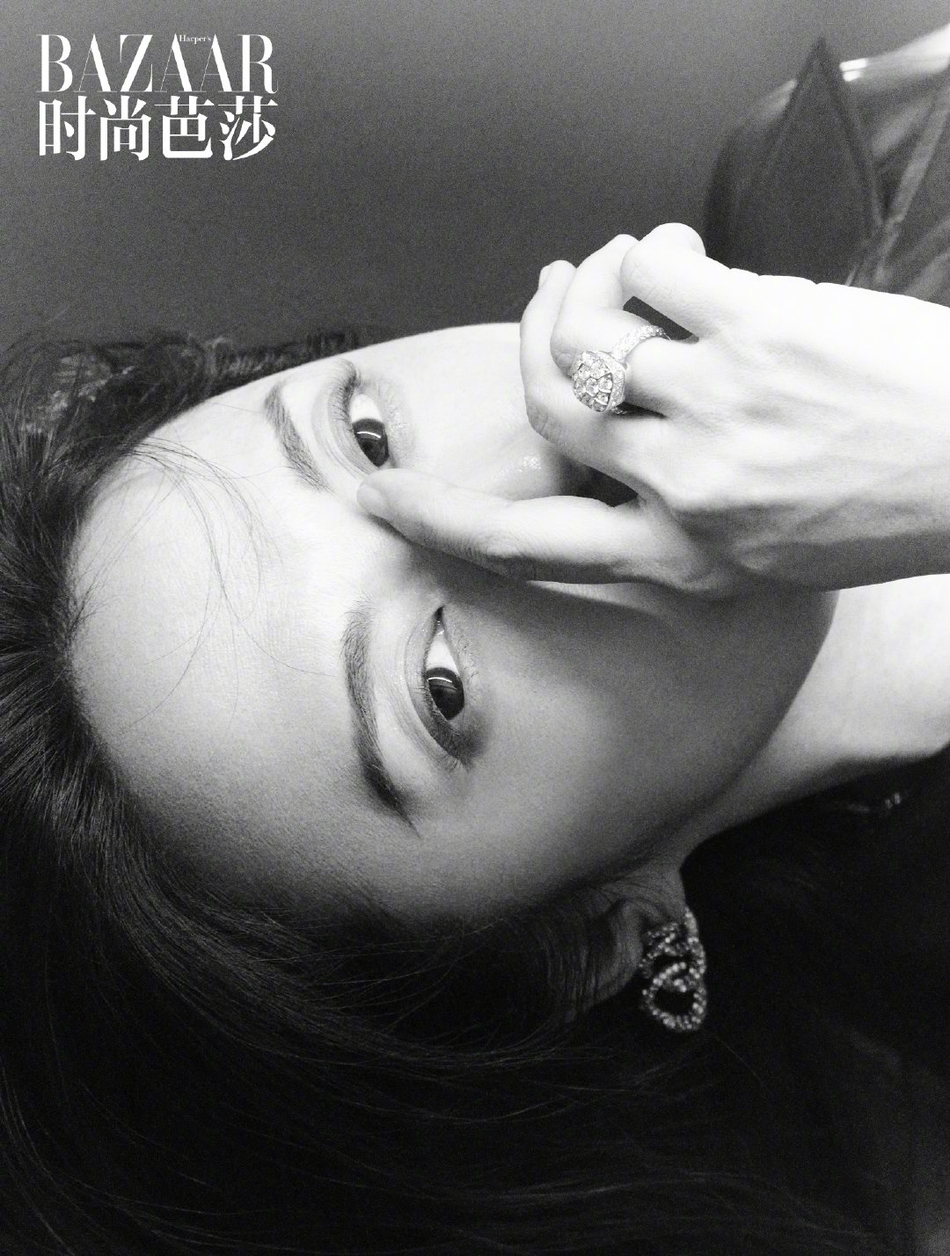 姚晨黑白光影自由舞动杂志写真