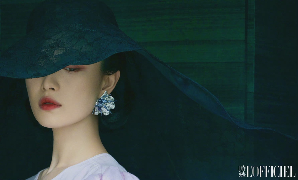 倪妮水墨眉妆容中国风十足写真