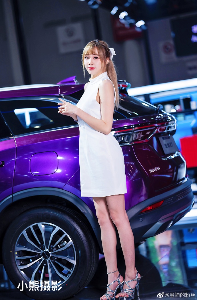 高跟鞋美女车模性感大长腿私拍