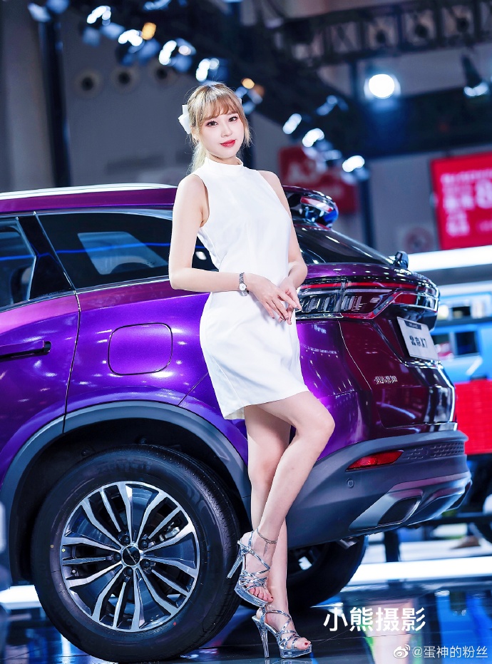 高跟鞋美女车模性感大长腿私拍