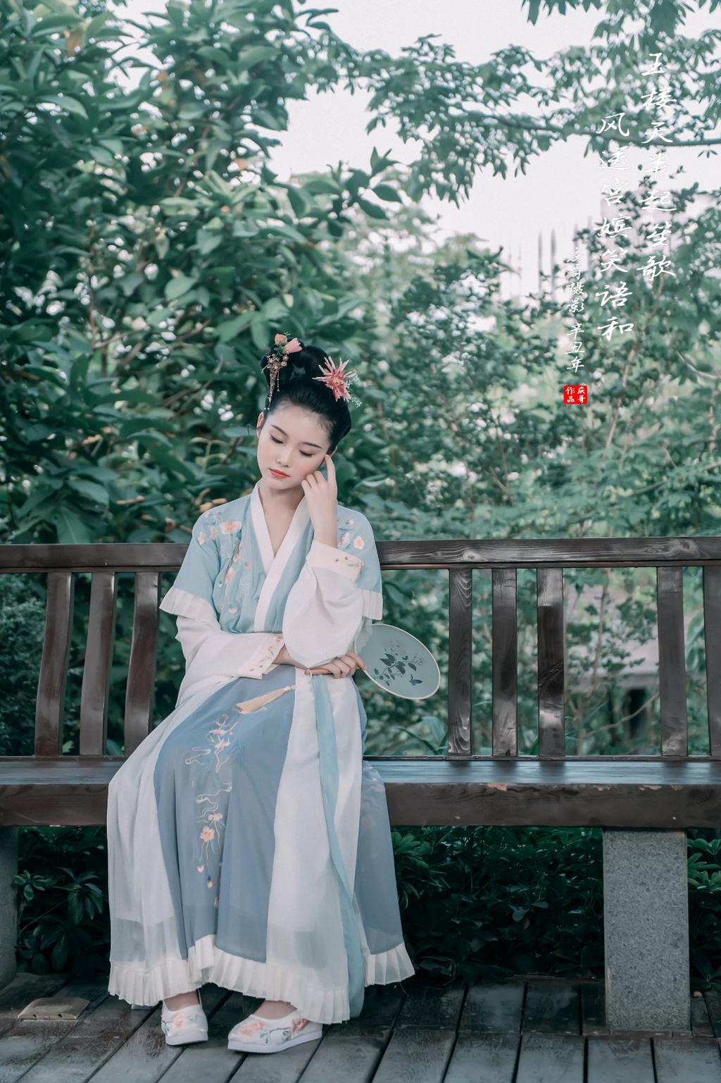 清新脱俗汉服美女唯美古风摄影