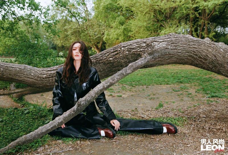 刘诗诗牛仔裤套头摩登时尚写真